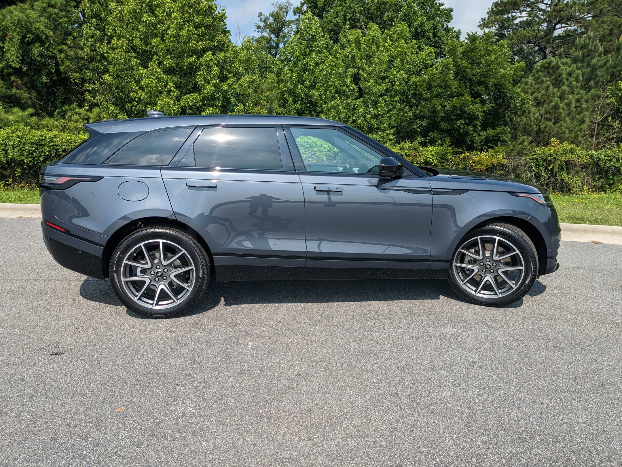 New 2026 Land Rover Range Rover Velar Dynamic SE image 5