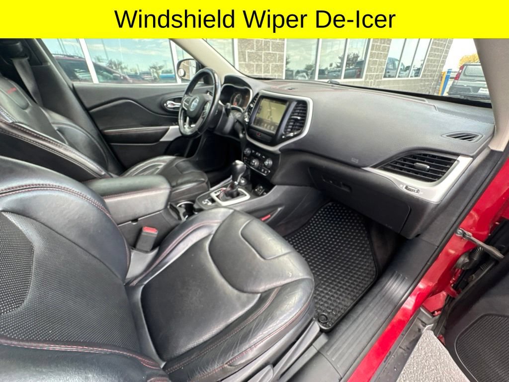Used 2017 Jeep Cherokee Trailhawk AWD/4WD image 39
