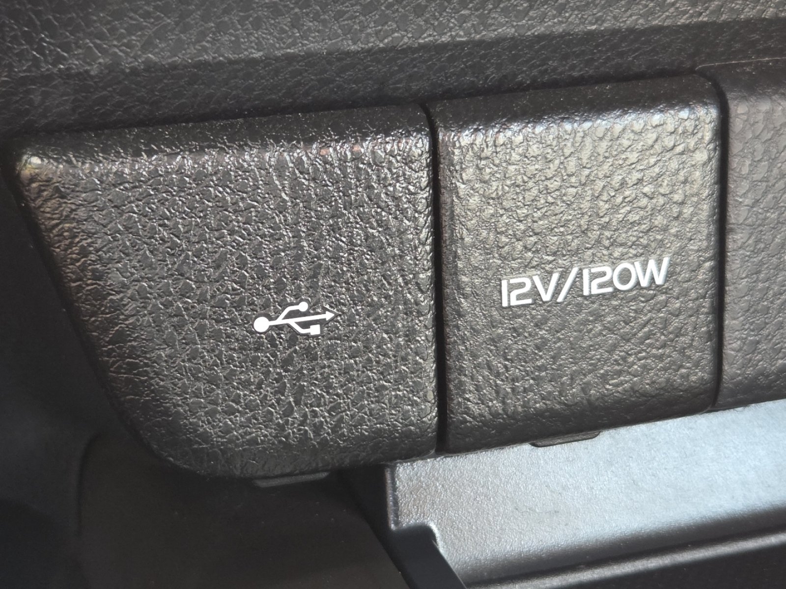 Used 2023 Toyota Camry SE FWD image 4