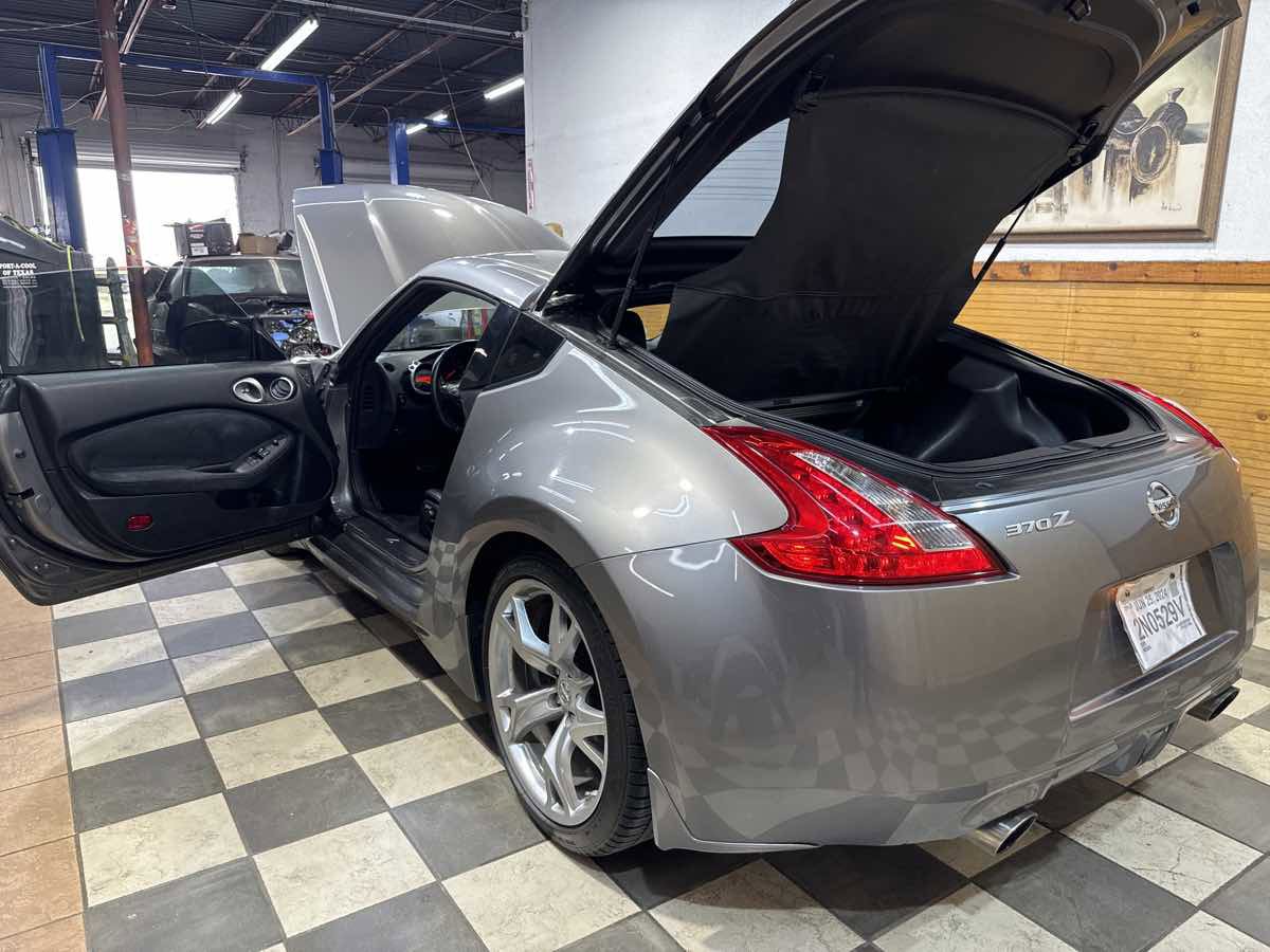 Used 2009 Nissan 370Z Touring w/ Sport Pkg image 12