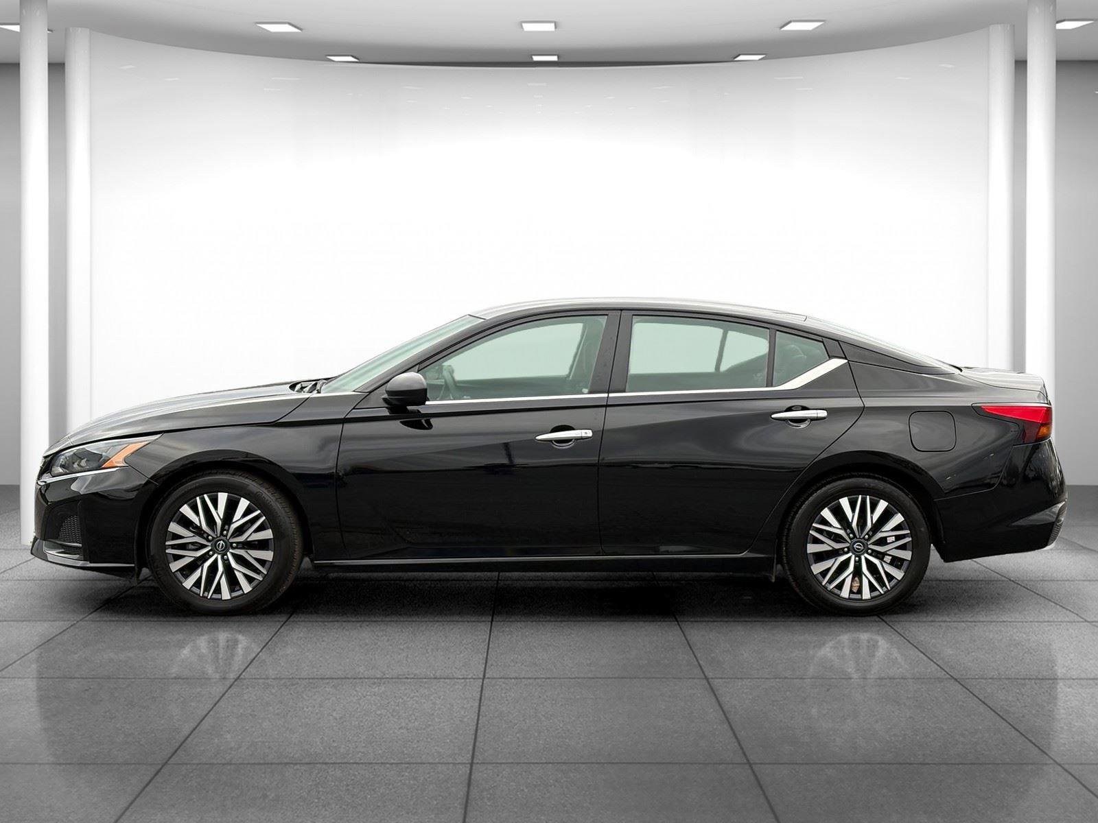 Used 2024 Nissan Altima 2.5 SV image 4