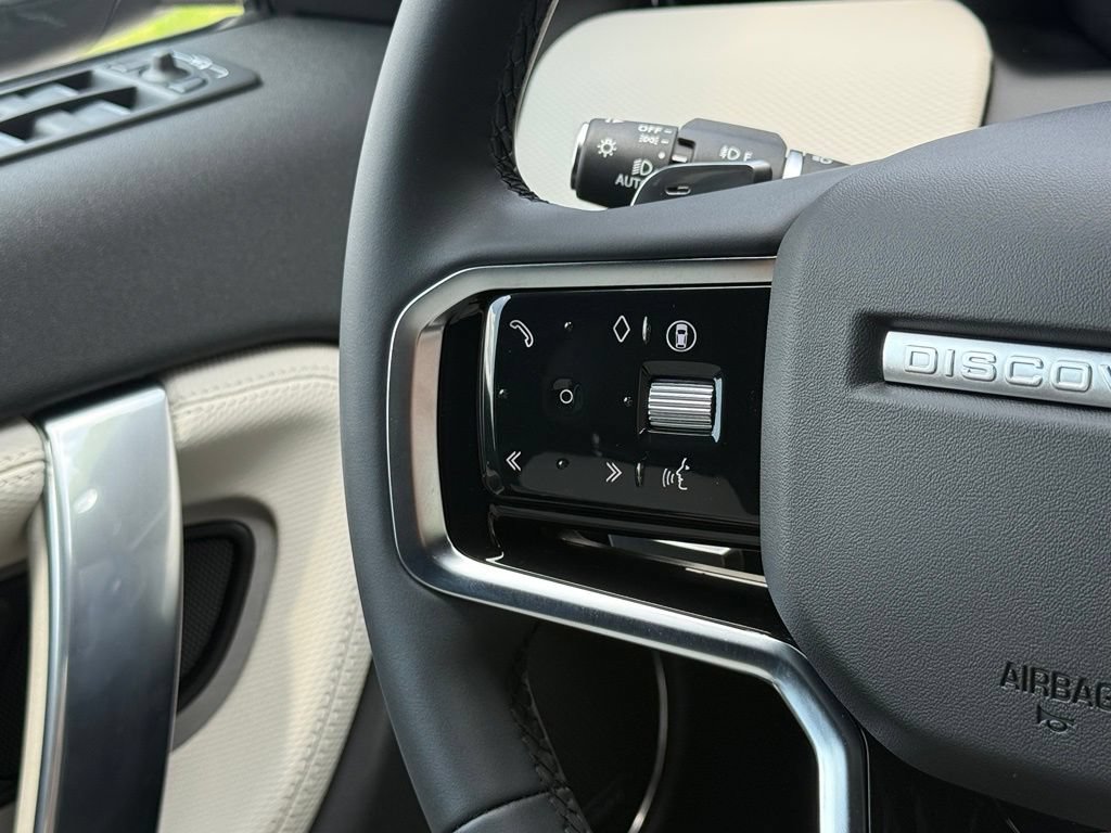 Certified 2025 Land Rover Discovery Sport Dynamic SE AWD/4WD image 19
