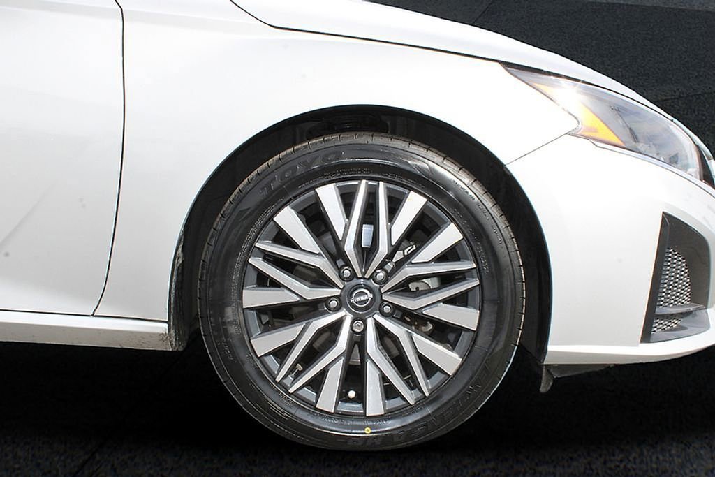 Used 2024 Nissan Altima 2.5 SV image 12