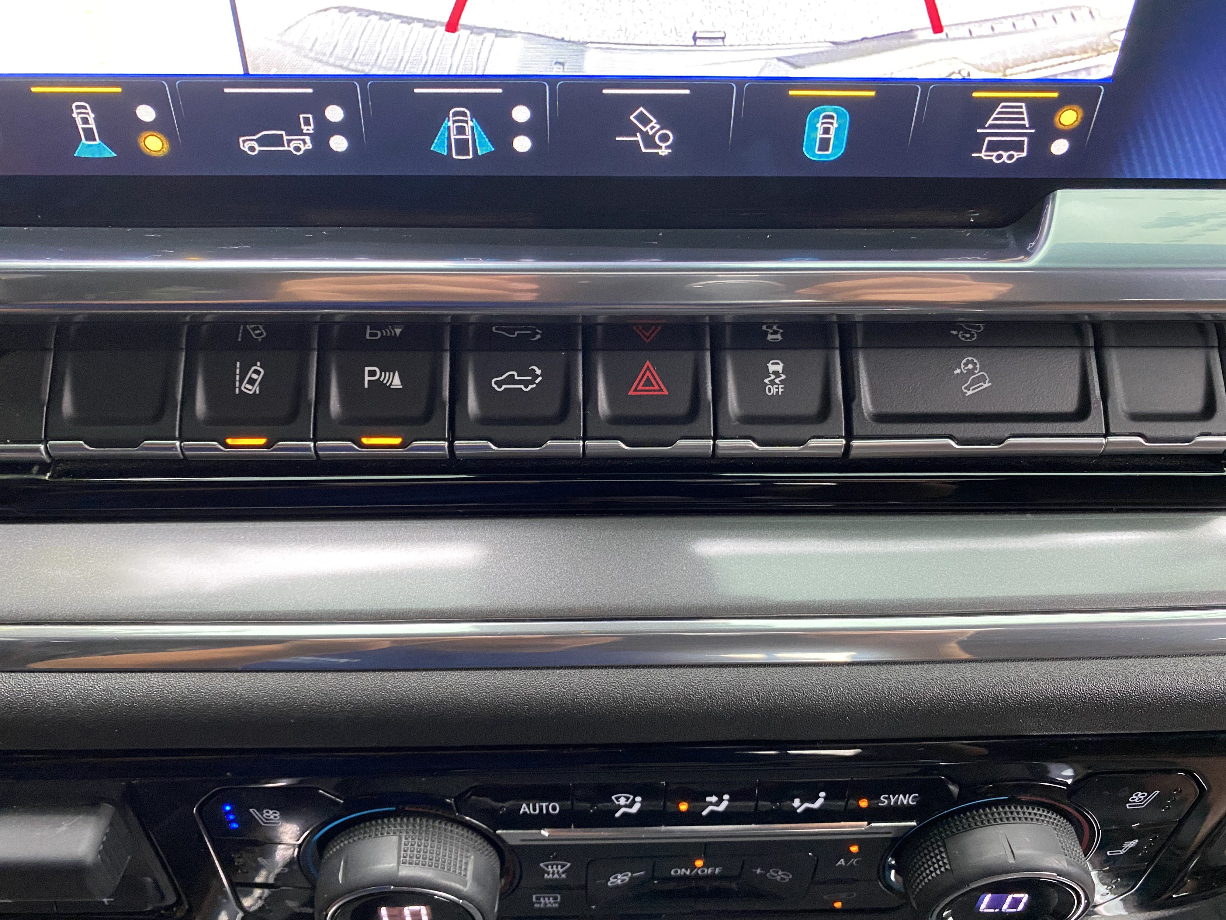 Used 2024 Chevrolet Silverado 2500 High Country w/ High Country Premium Package AWD/4WD image 30