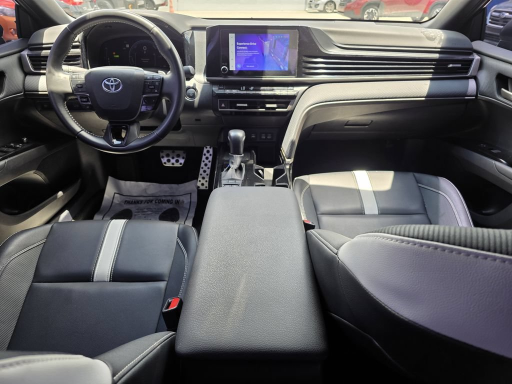 Used 2025 Toyota Camry SE FWD image 11