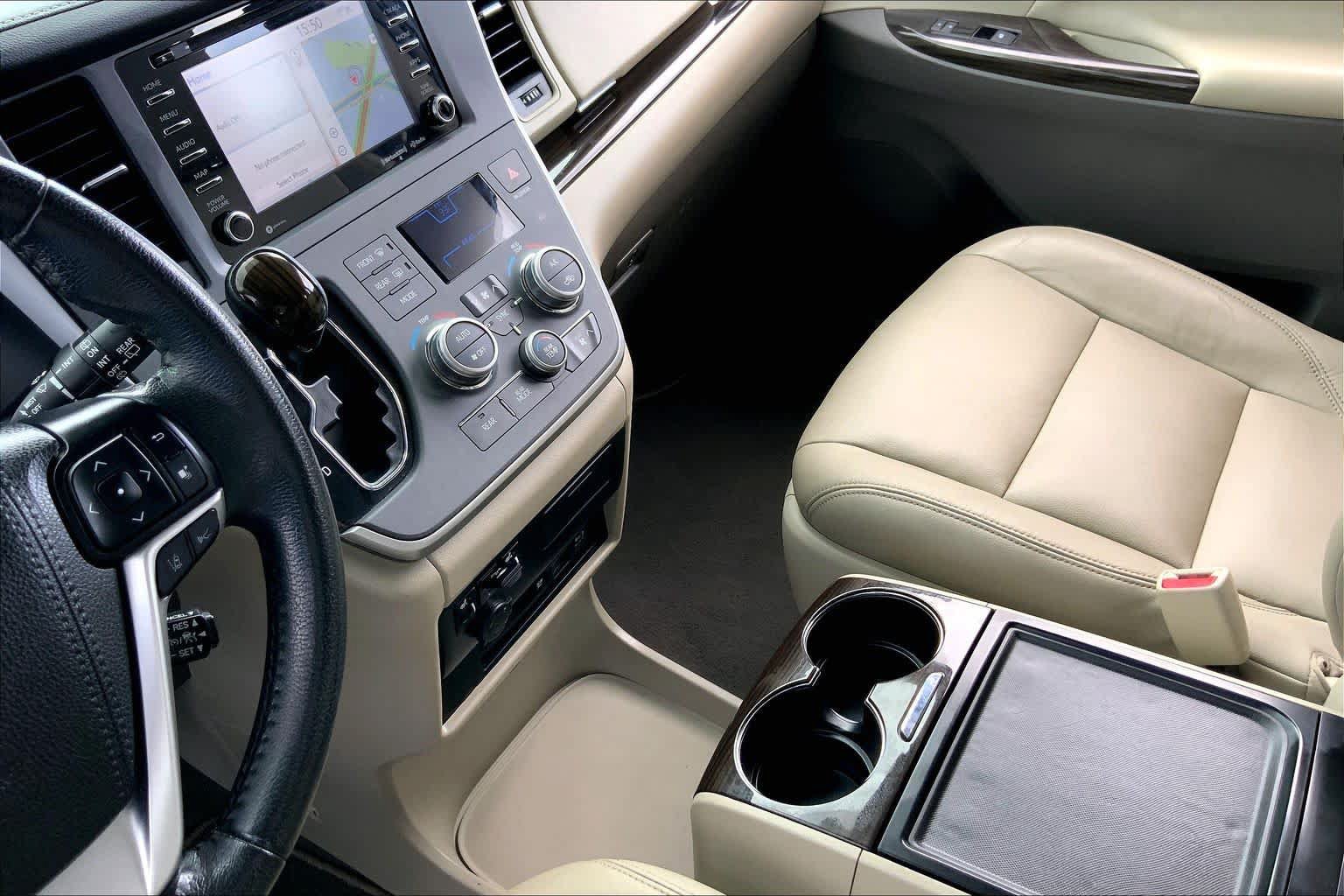 Used 2020 Toyota Sienna XLE Premium FWD image 16
