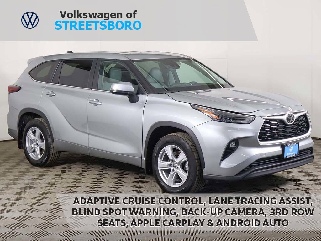 Used 2024 Toyota Highlander LE AWD/4WD image 1