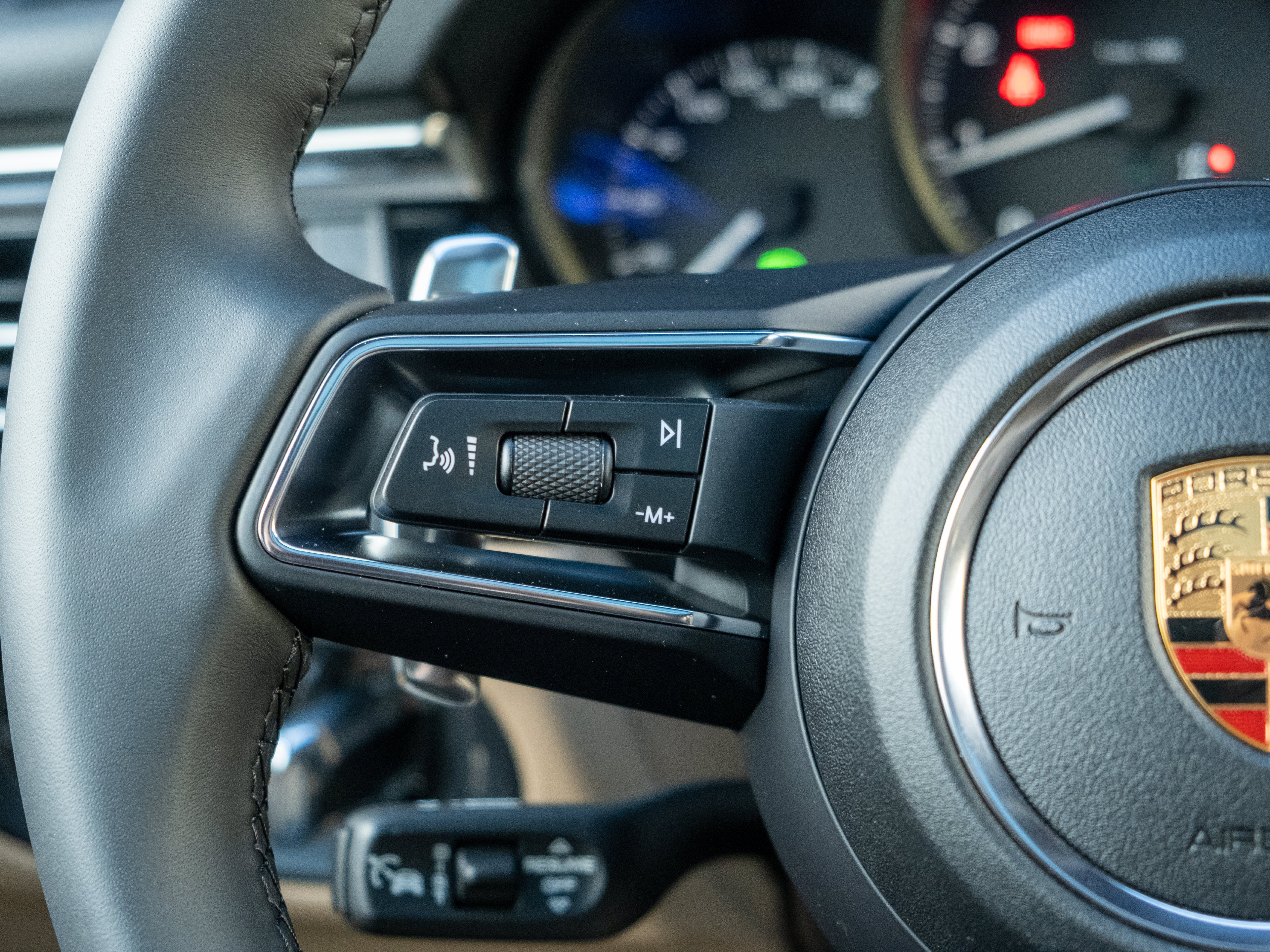 Certified 2026 Porsche Macan AWD/4WD image 25
