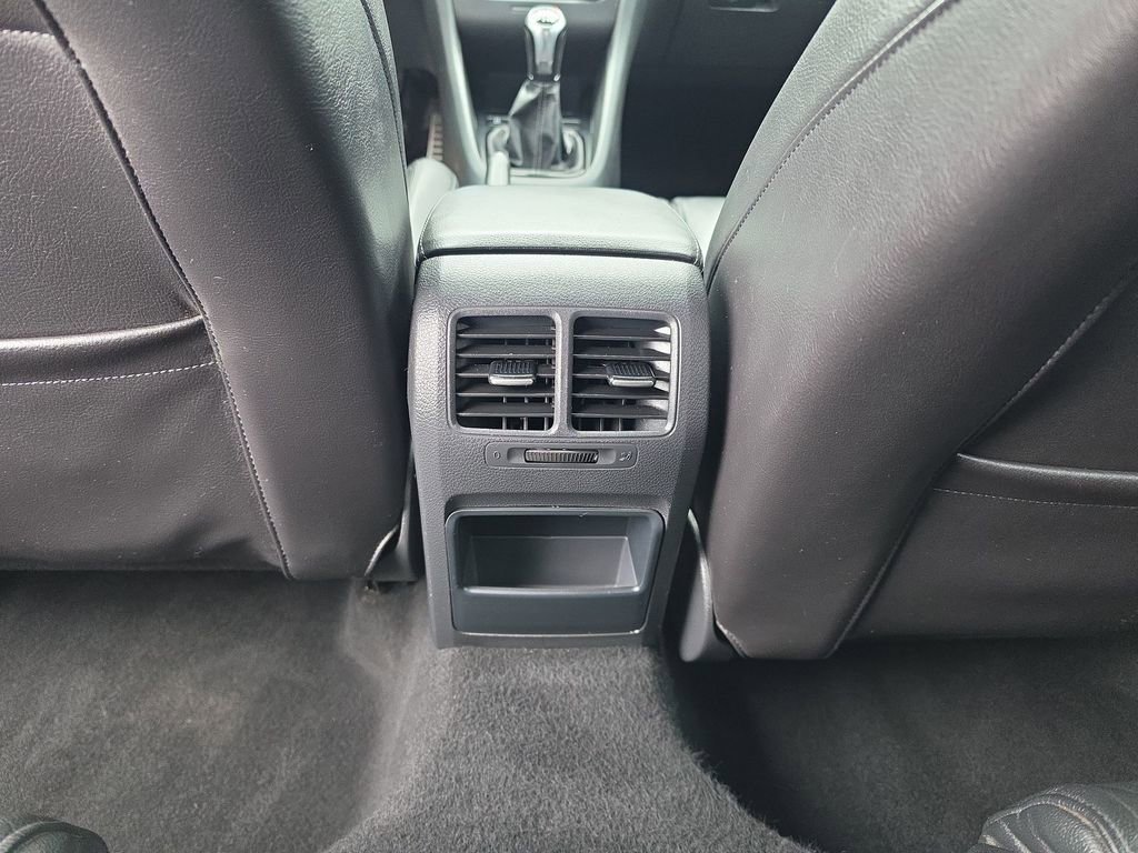 Used 2013 Volkswagen Golf R 4-Door image 24