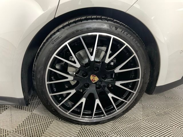 Used 2024 Porsche Panamera 4 image 39