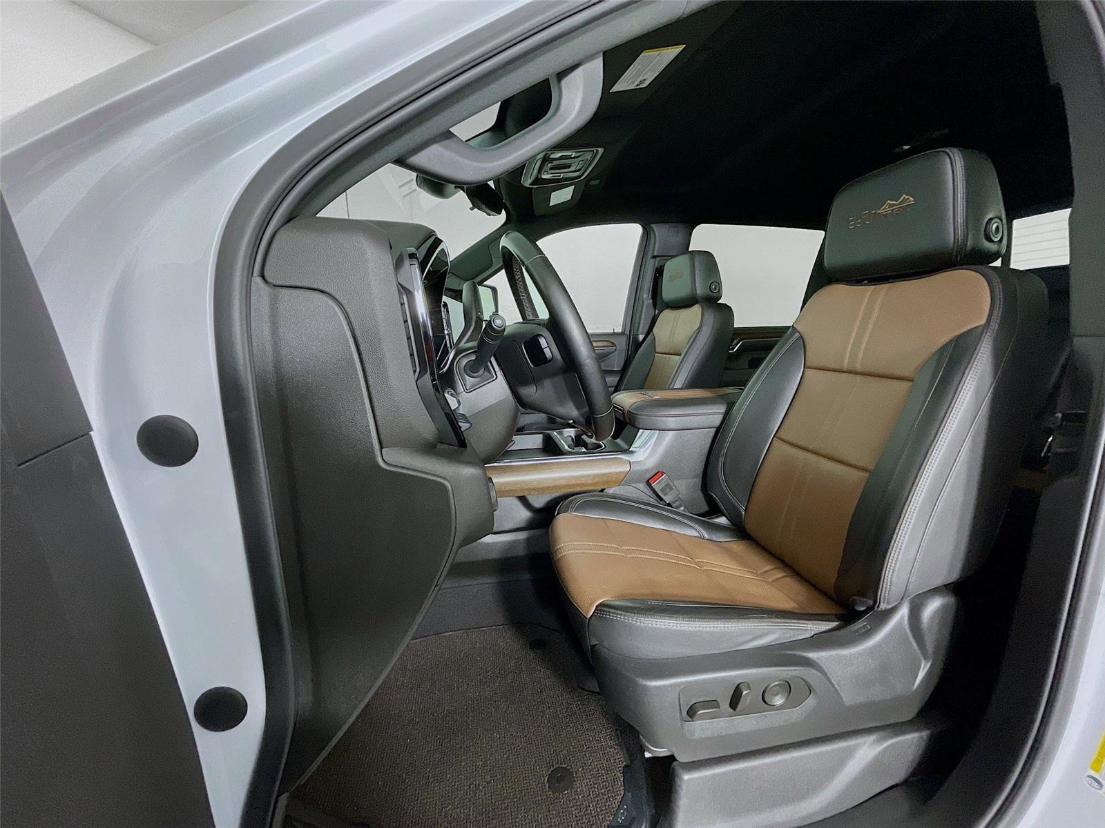 Certified 2024 Chevrolet Silverado 3500 High Country w/ Technology Package image 24