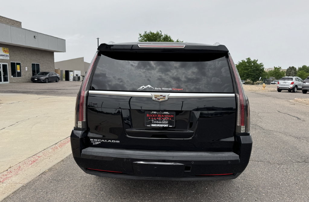 Used 2017 Cadillac Escalade ESV Premium Luxury AWD/4WD image 7