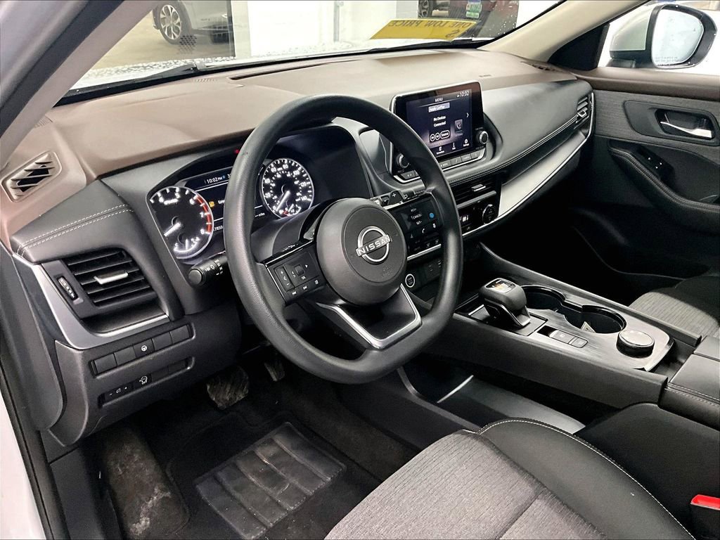 Used 2023 Nissan Rogue SV image 8
