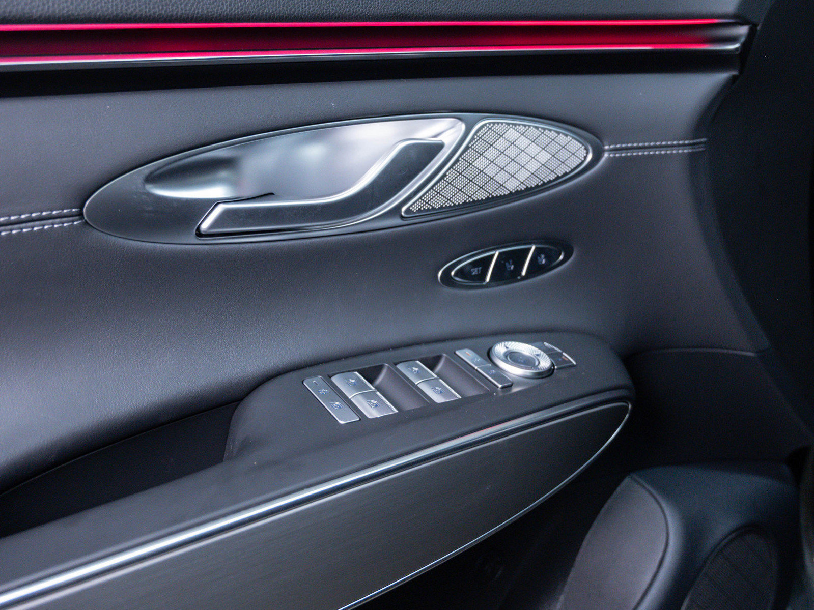 Used 2026 Genesis GV70 2.5T Select image 16