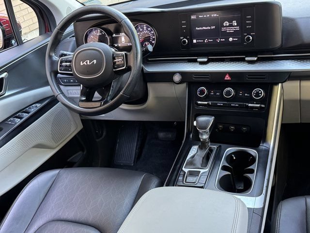Used 2023 Kia Carnival LX FWD image 22