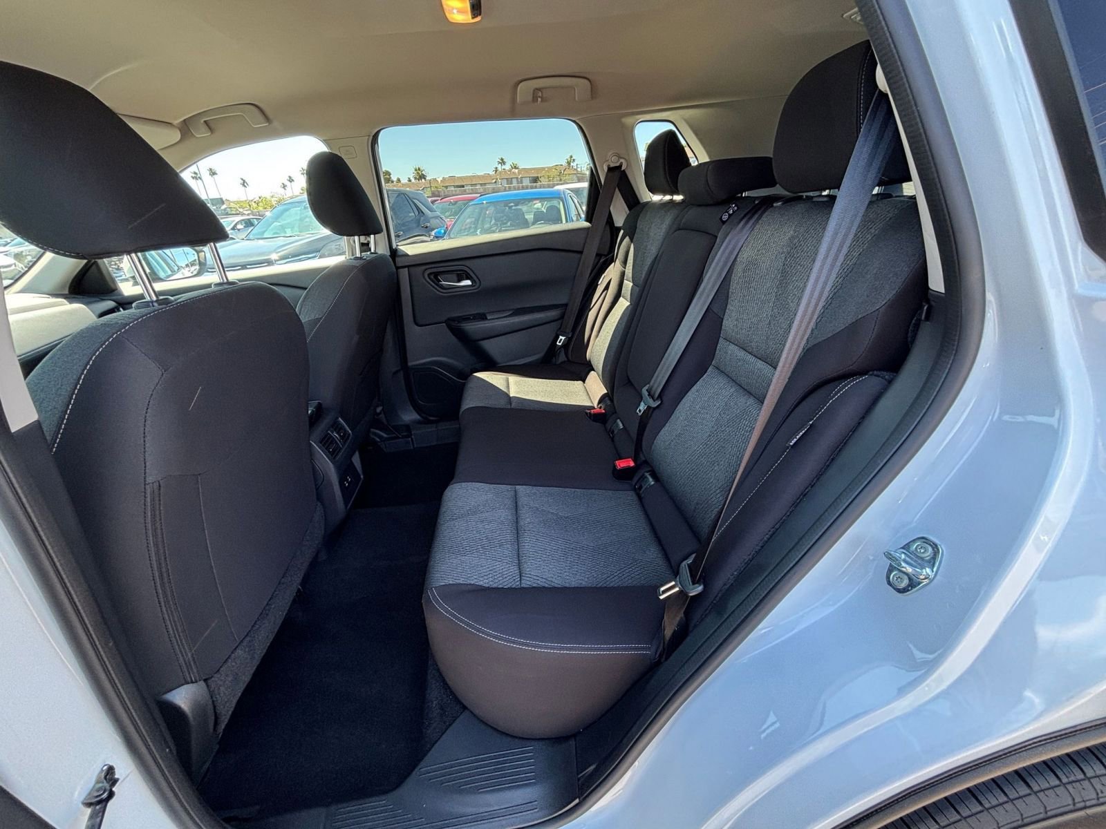 Used 2025 Nissan Rogue SV FWD image 39