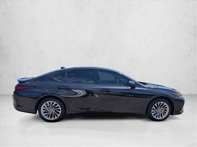 Used 2025 Lexus ES 300h w/ Accessory Package (Z1) FWD image 4