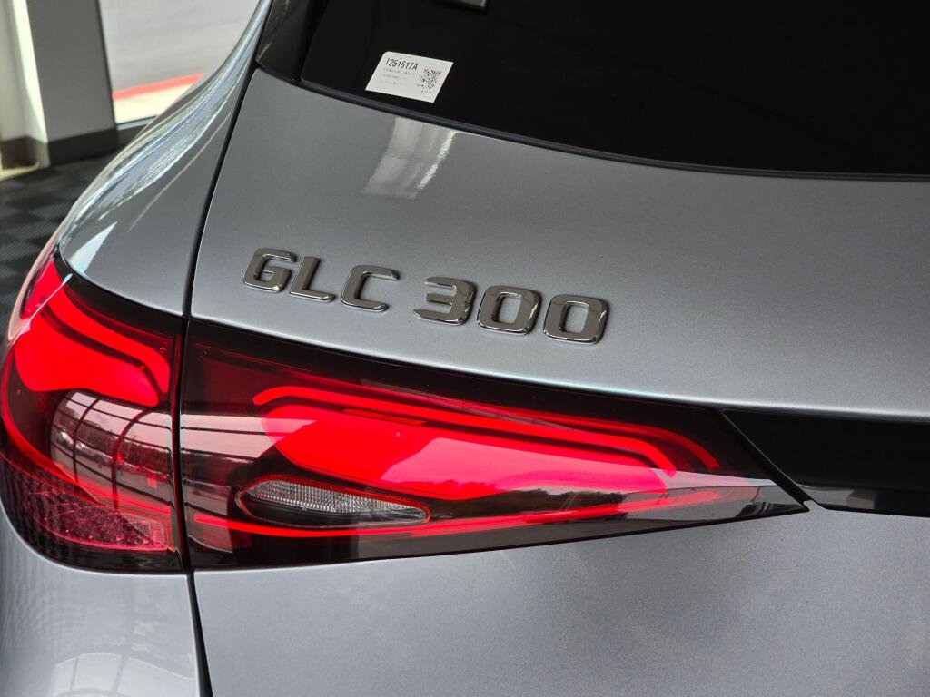Used 2024 Mercedes-Benz GLC 300 4MATIC image 13