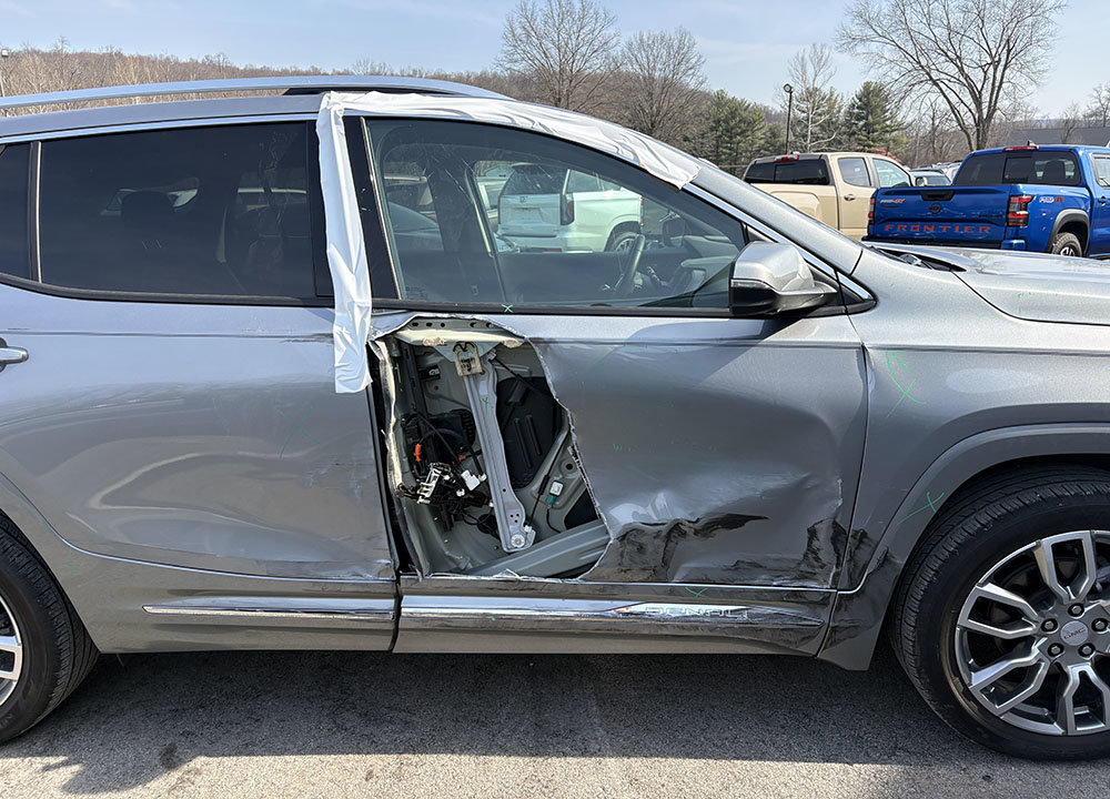 Used 2024 GMC Terrain Denali w/ Denali Premium Package image 2