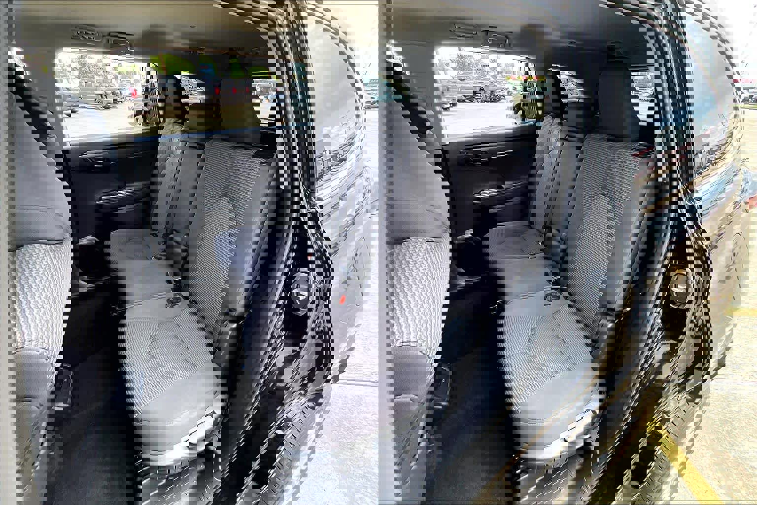 Used 2025 Toyota Highlander LE image 18