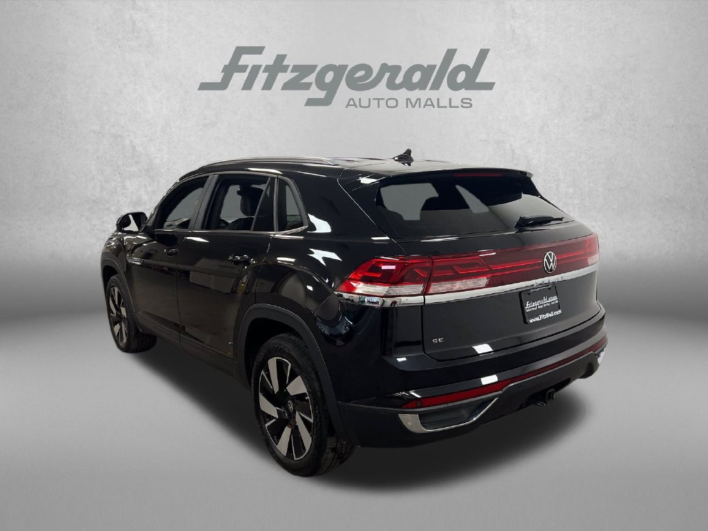 Used 2024 Volkswagen Atlas Cross Sport SE FWD image 3