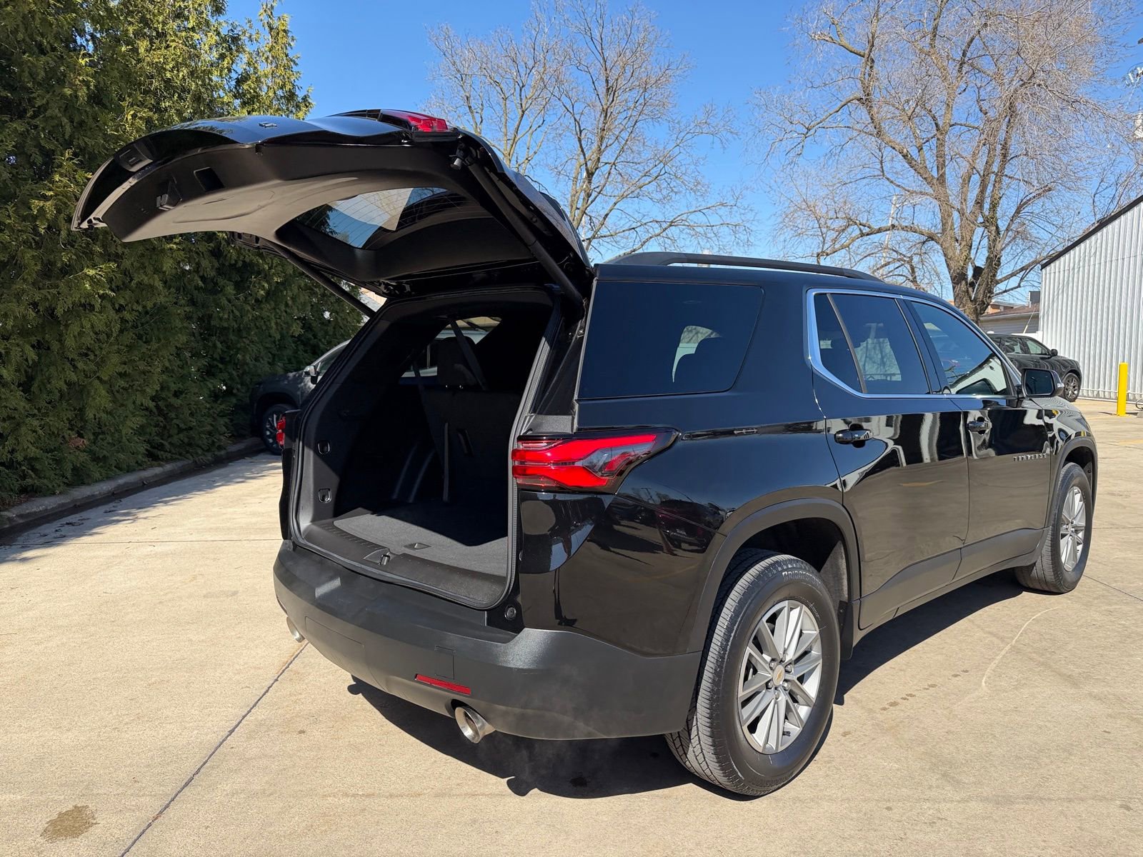 Used 2023 Chevrolet Traverse LT image 34