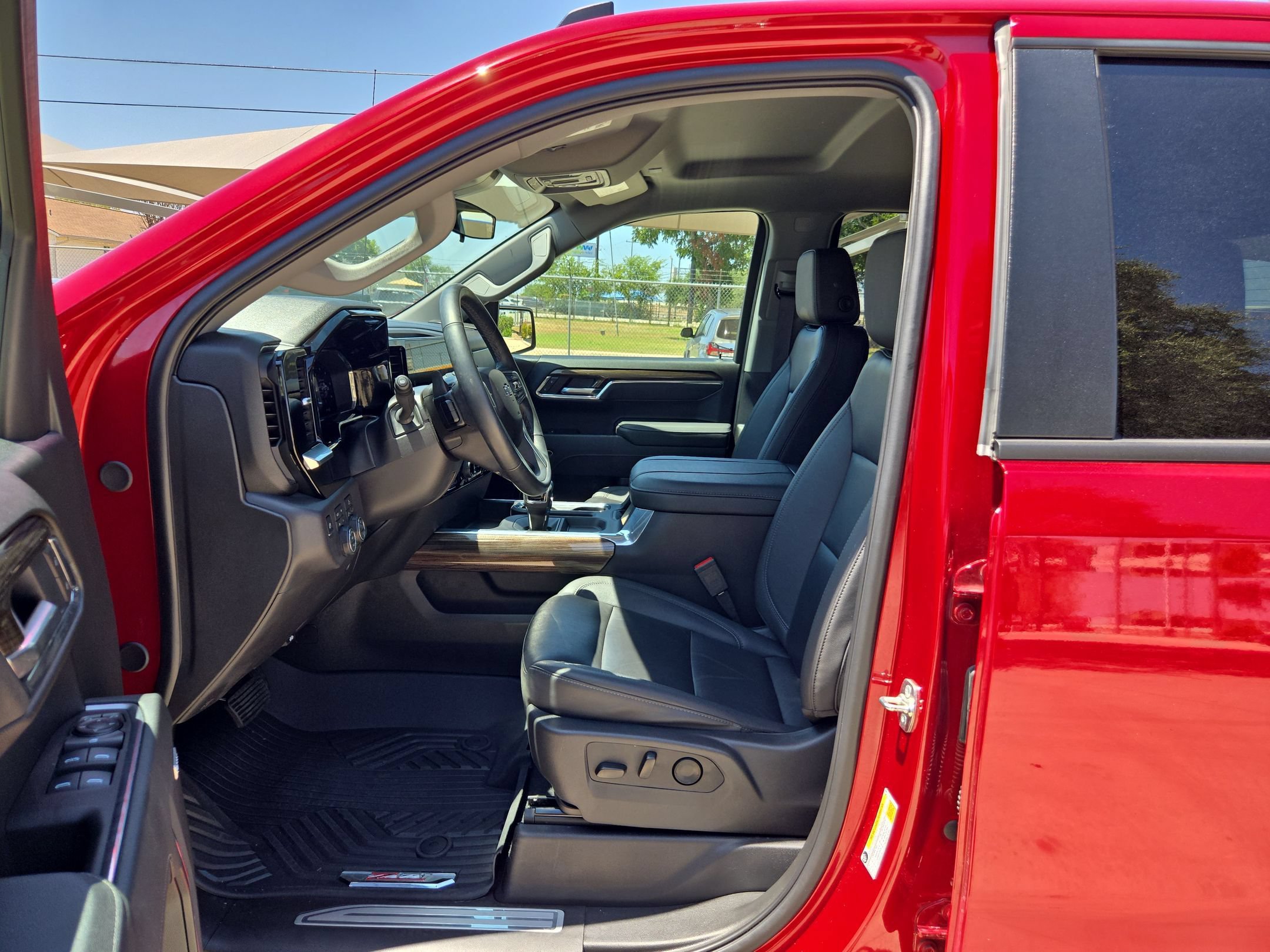 Certified 2026 Chevrolet Silverado 1500 LT Trail Boss w/ Convenience Package II AWD/4WD image 9