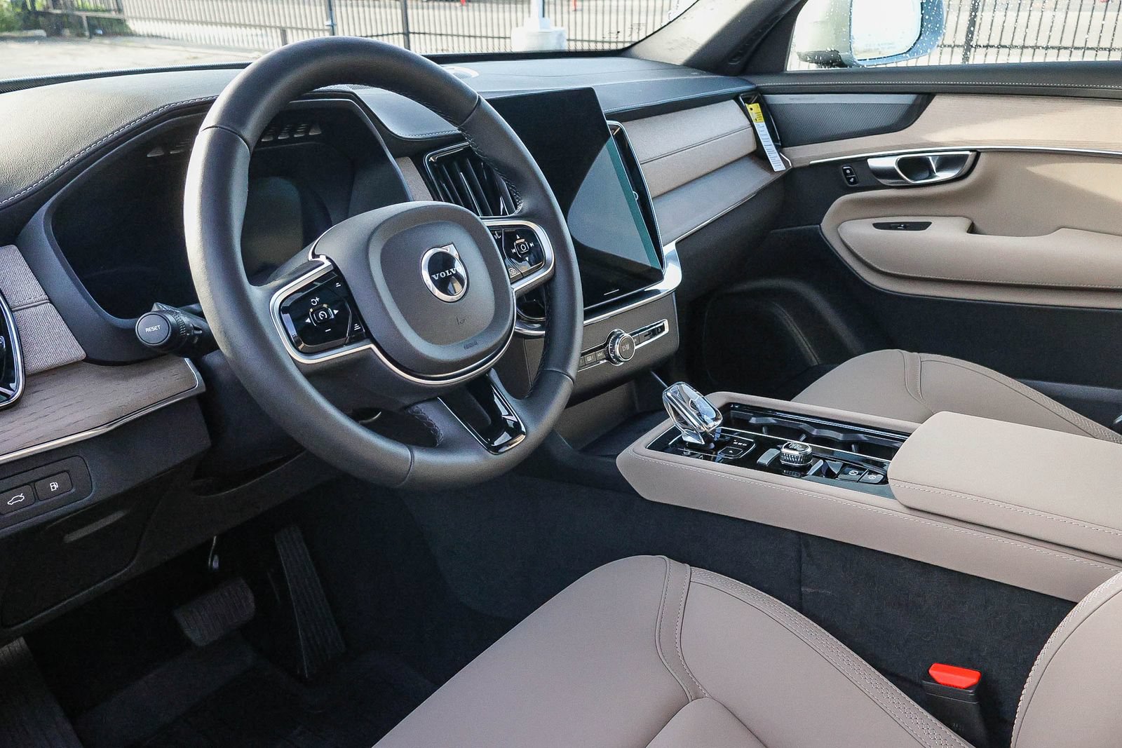 New 2026 Volvo XC90 T8 Plus w/ Protection Package AWD/4WD image 28