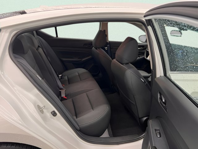 Used 2025 Nissan Altima 2.5 SV FWD image 9