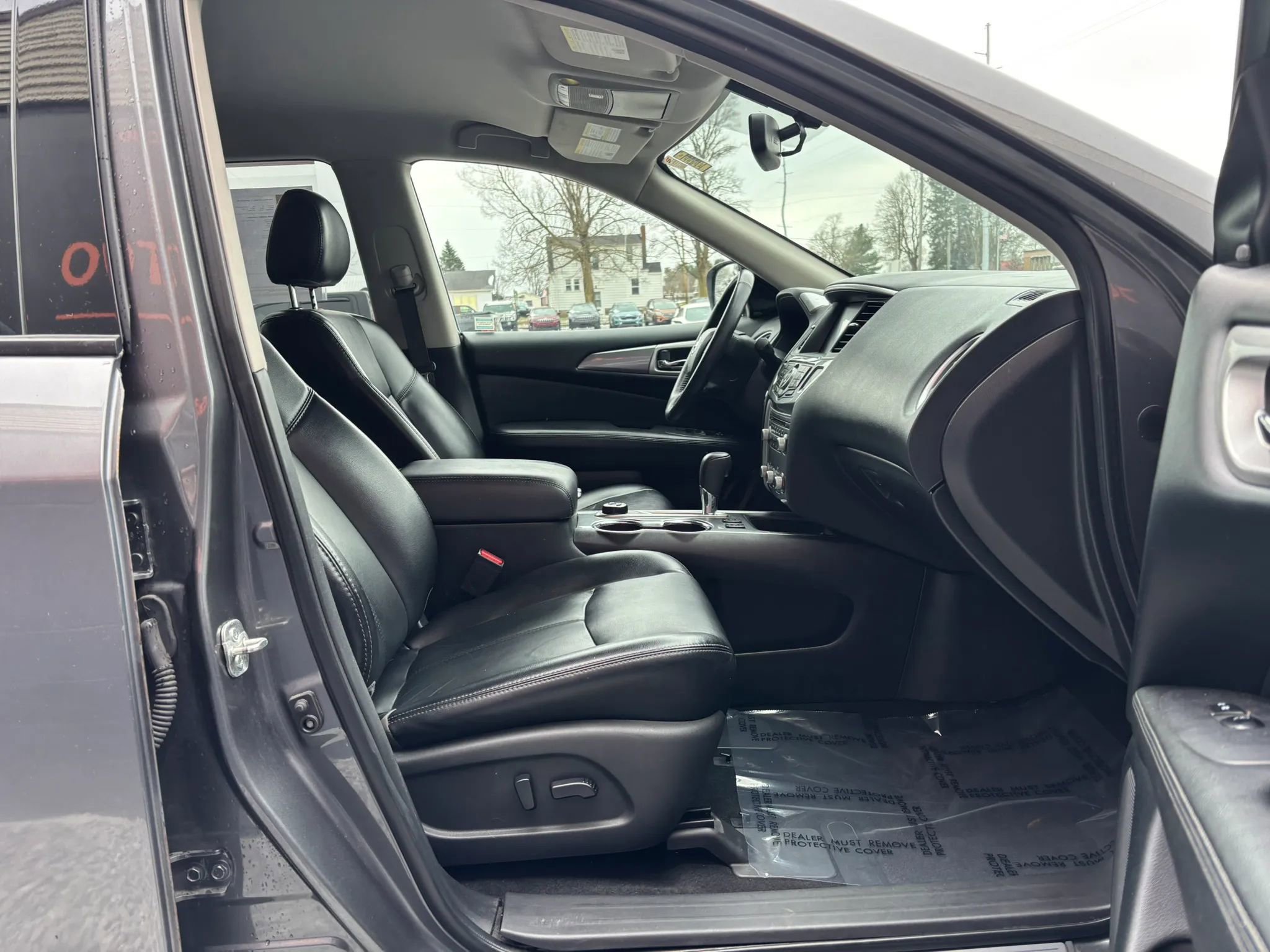 Used 2020 Nissan Pathfinder SL image 16