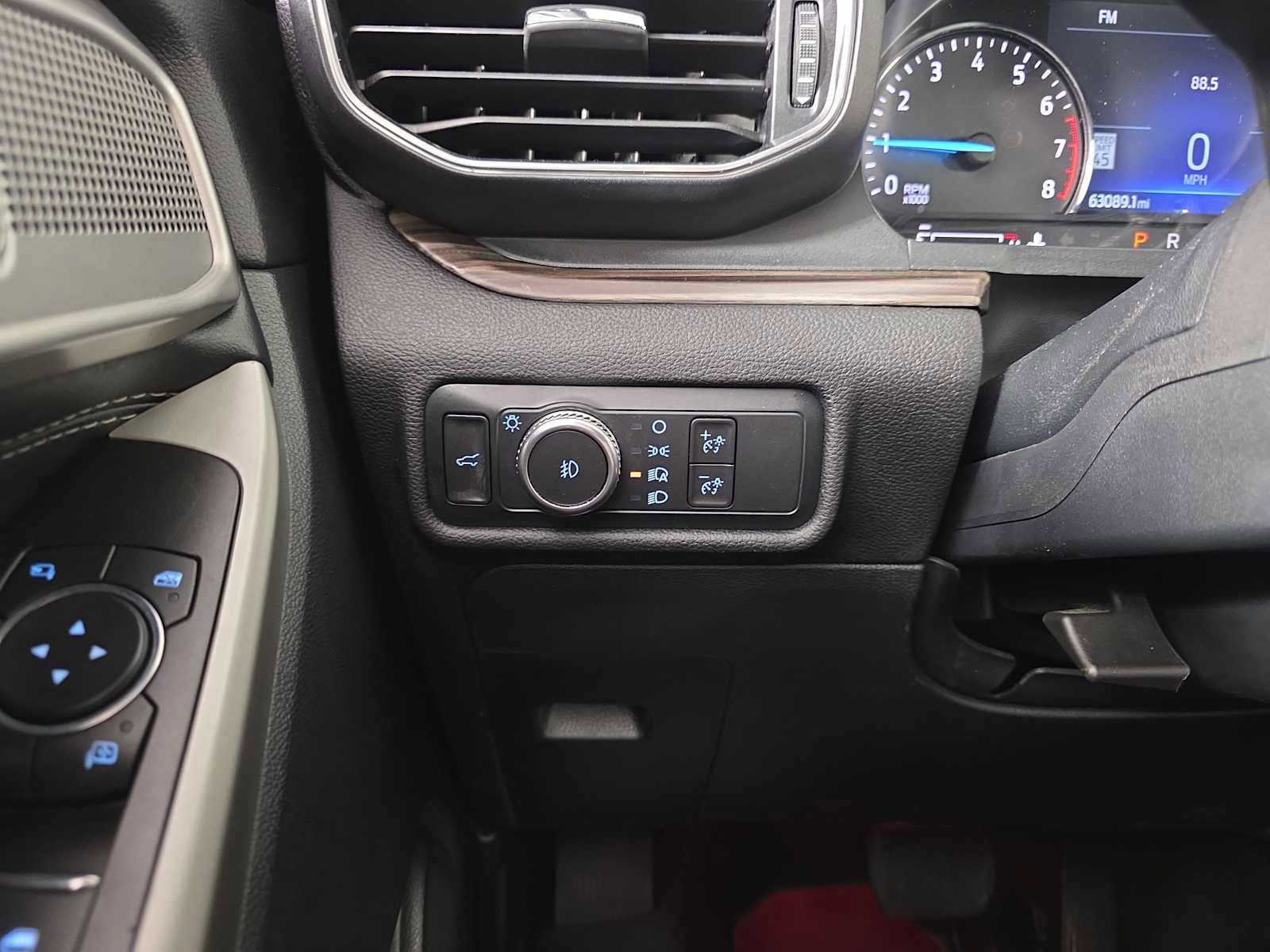 Used 2022 Ford Explorer Limited image 21