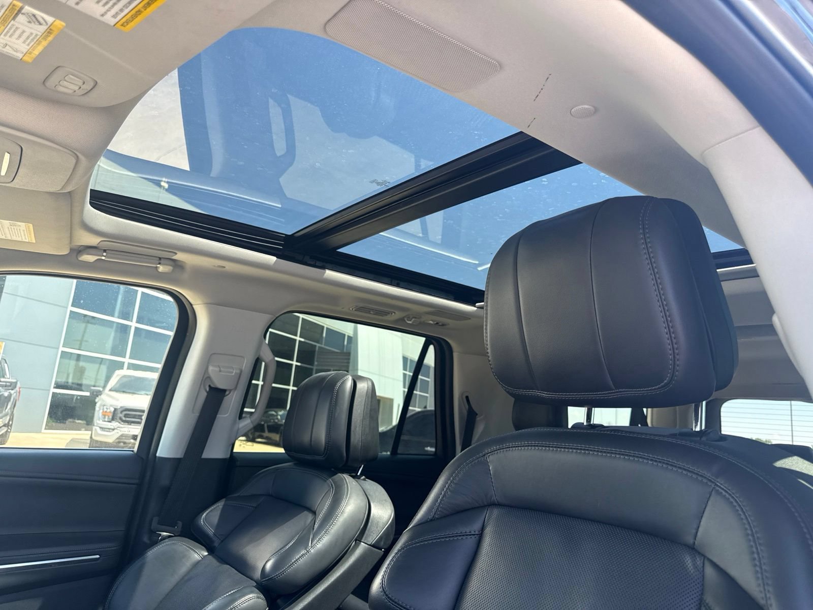 Used 2025 Lincoln Navigator L Reserve AWD/4WD image 12