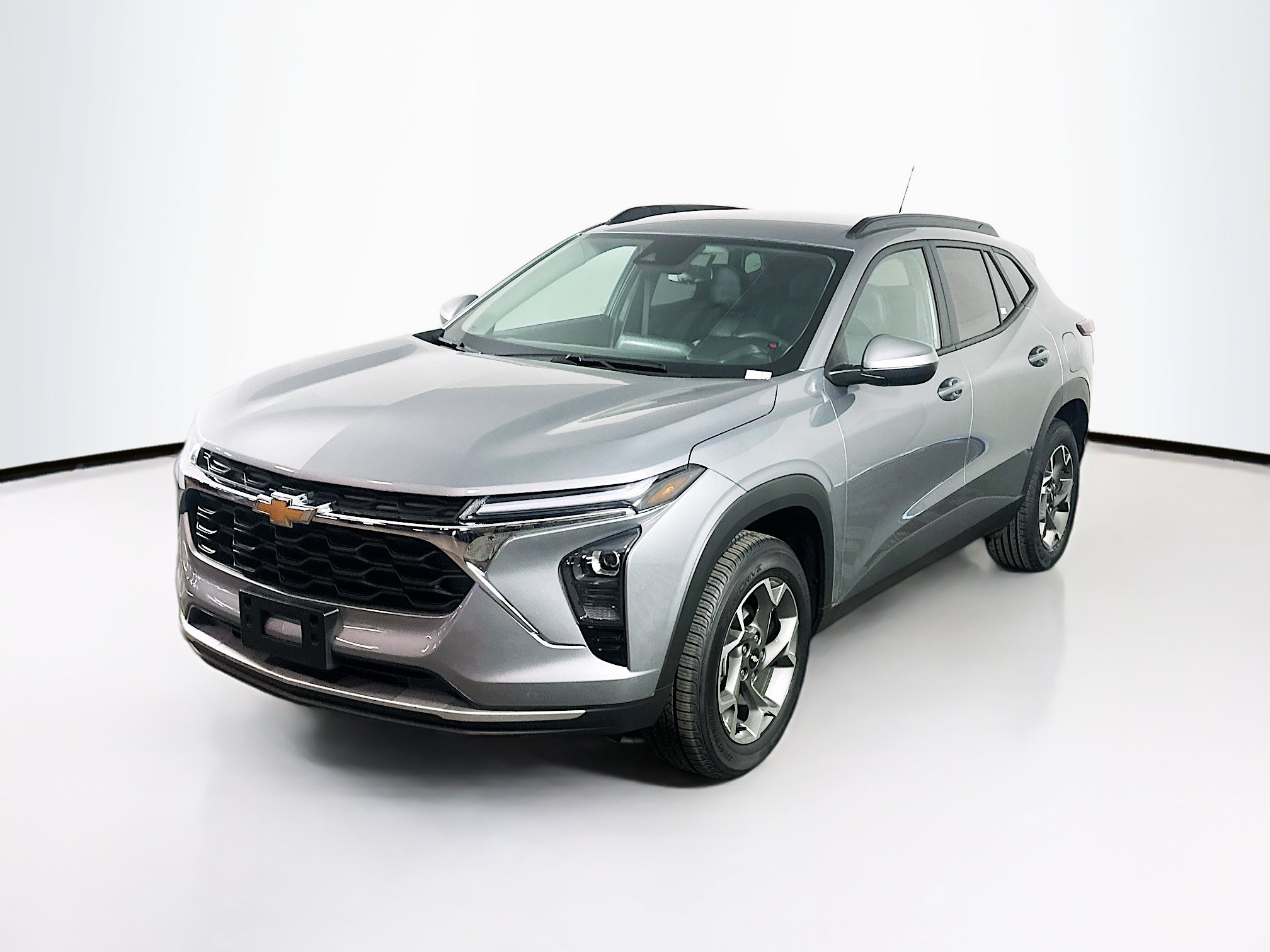 Used 2025 Chevrolet Trax LT FWD image 3