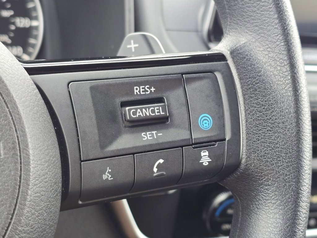 Used 2023 Nissan Rogue SV image 26