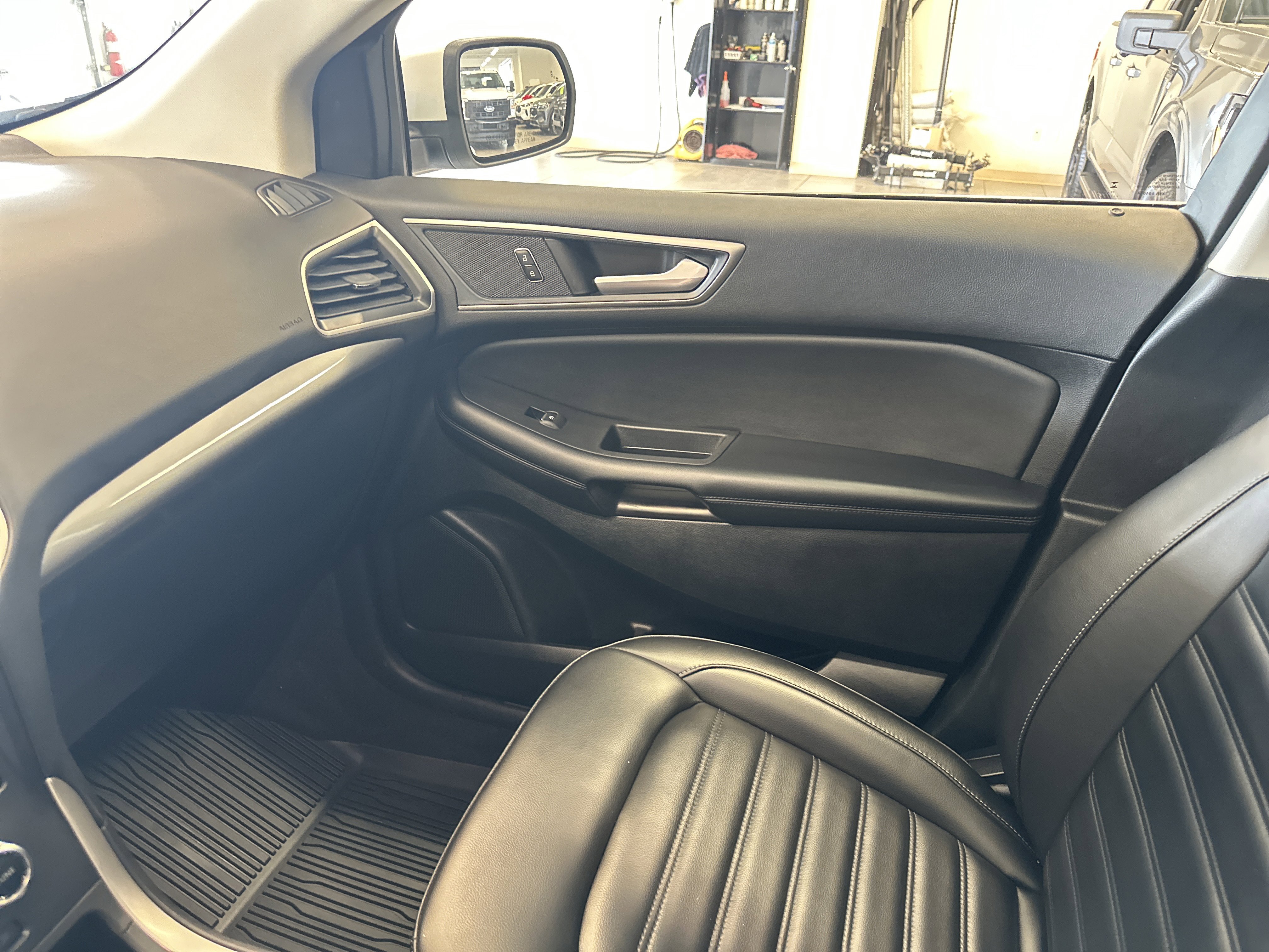 Used 2024 Ford Edge SEL w/ Convenience Package image 26