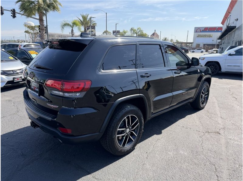 Used 2018 Jeep Grand Cherokee Trailhawk w/ Trailhawk Luxury Group image 14