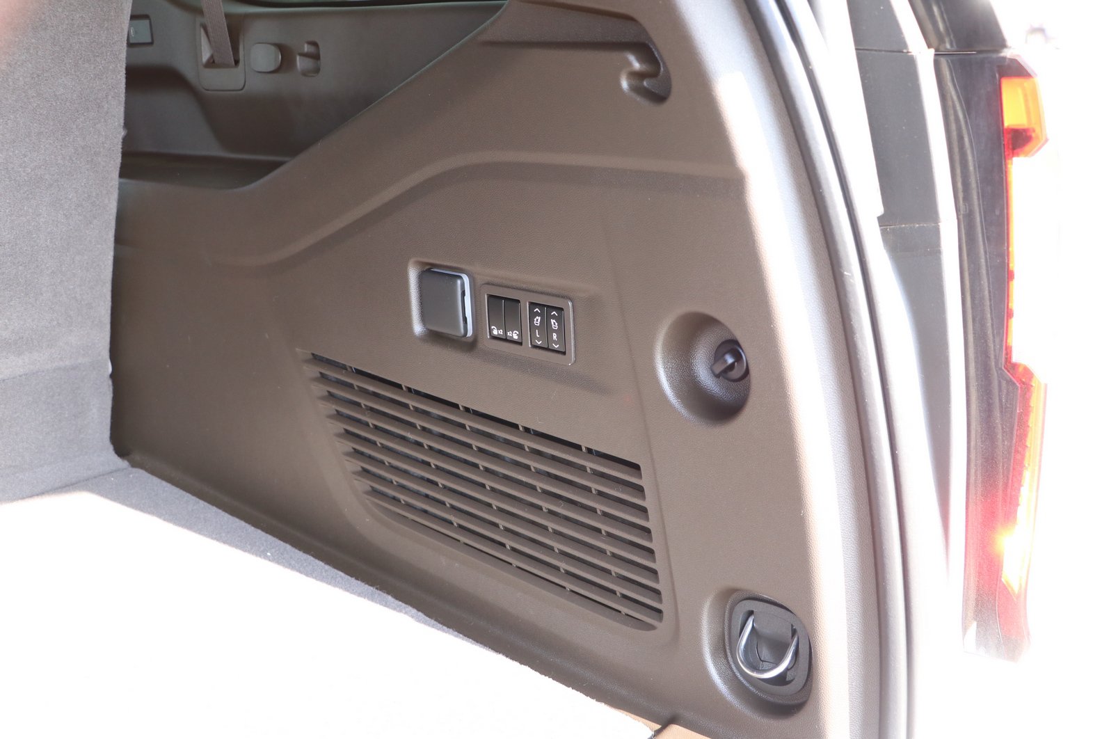 Used 2026 GMC Yukon XL Elevation AWD/4WD image 31