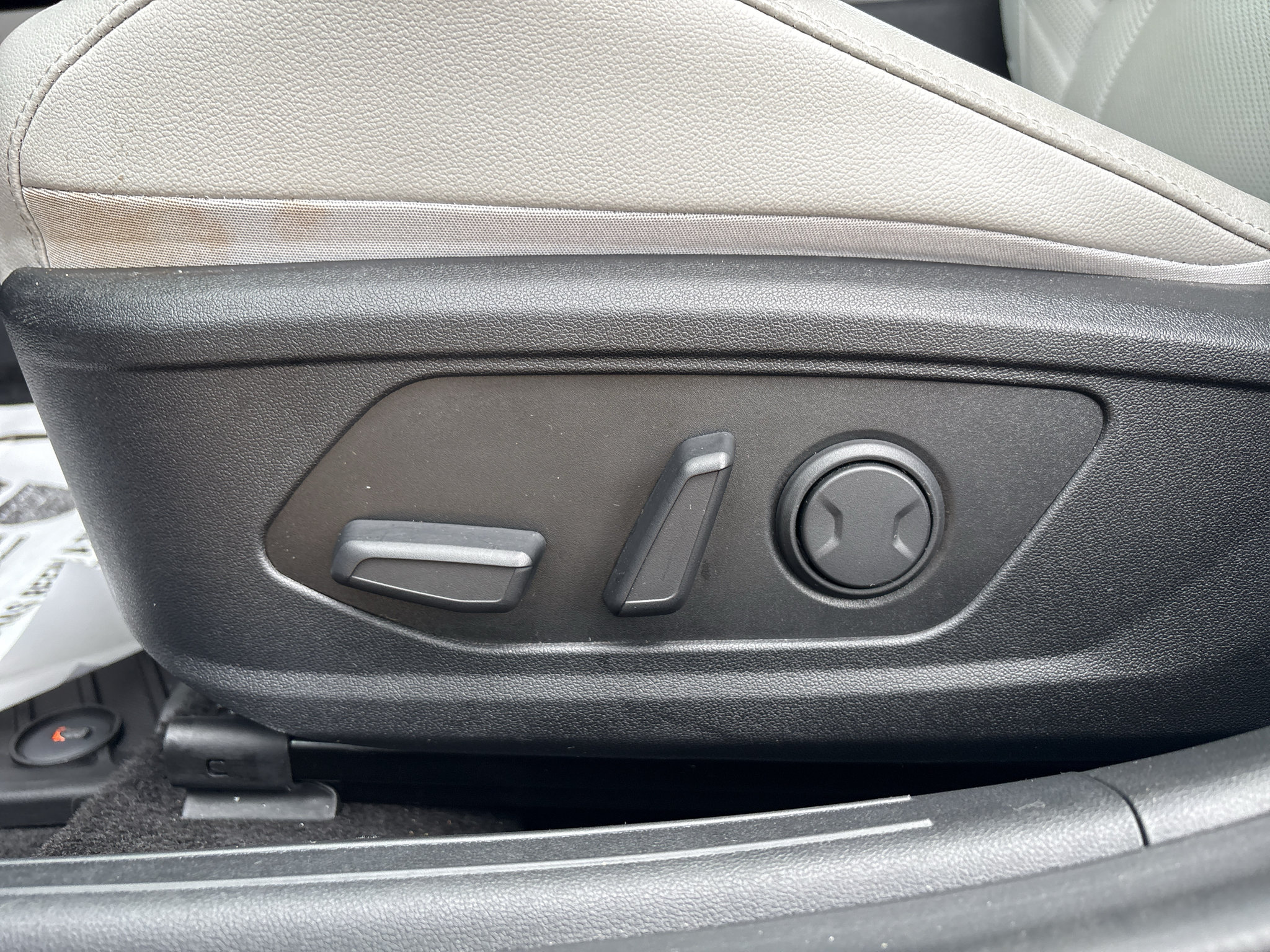 Used 2025 Hyundai Elantra Limited FWD image 9