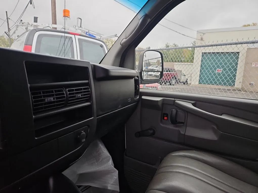 Used 2008 Chevrolet Express 2500 RWD image 15