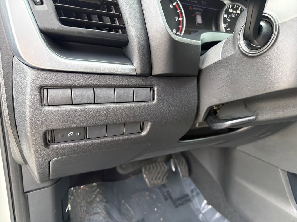Used 2021 Nissan Rogue S FWD image 16