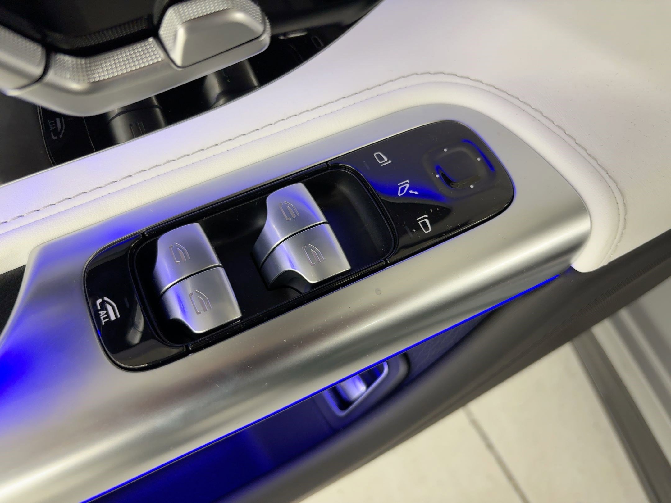 New 2026 Mercedes-Benz SL 63 AMG 4MATIC image 13