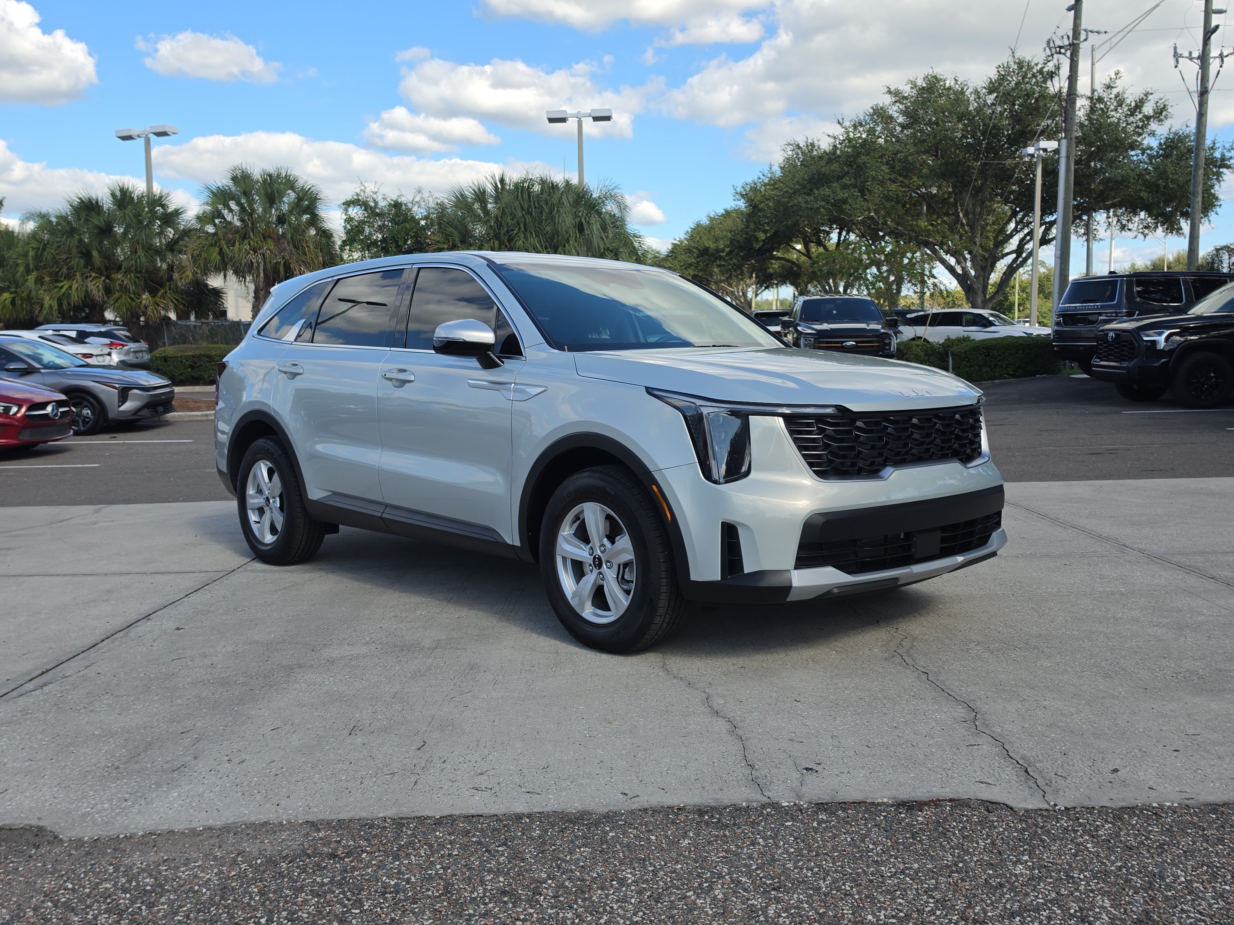 Certified 2026 Kia Sorento LX FWD image 2