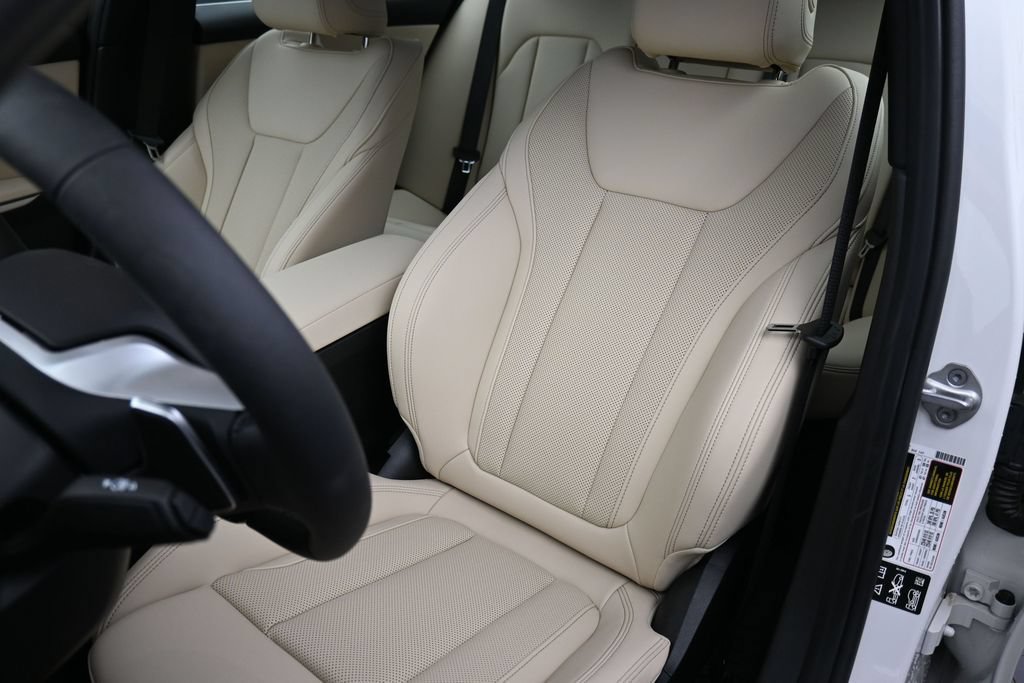 New 2026 BMW 330i xDrive Sedan w/ Premium Package AWD/4WD image 11
