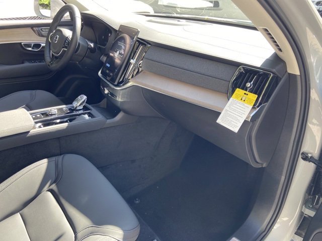 New 2026 Volvo XC90 B6 Plus w/ Protection Package Premier image 18