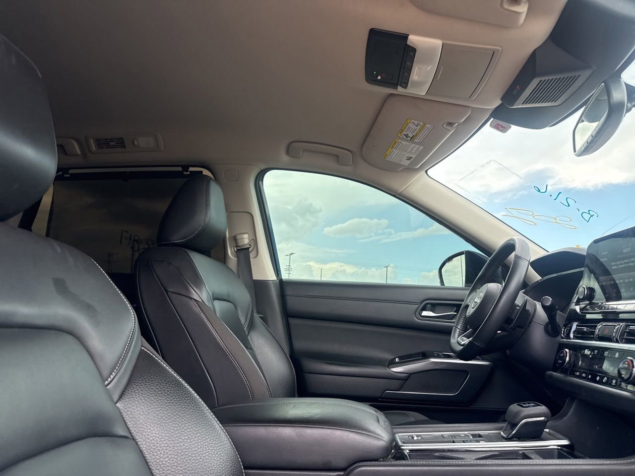 Certified 2022 Nissan Pathfinder SL w/ Lighting Package (N92) FWD image 26