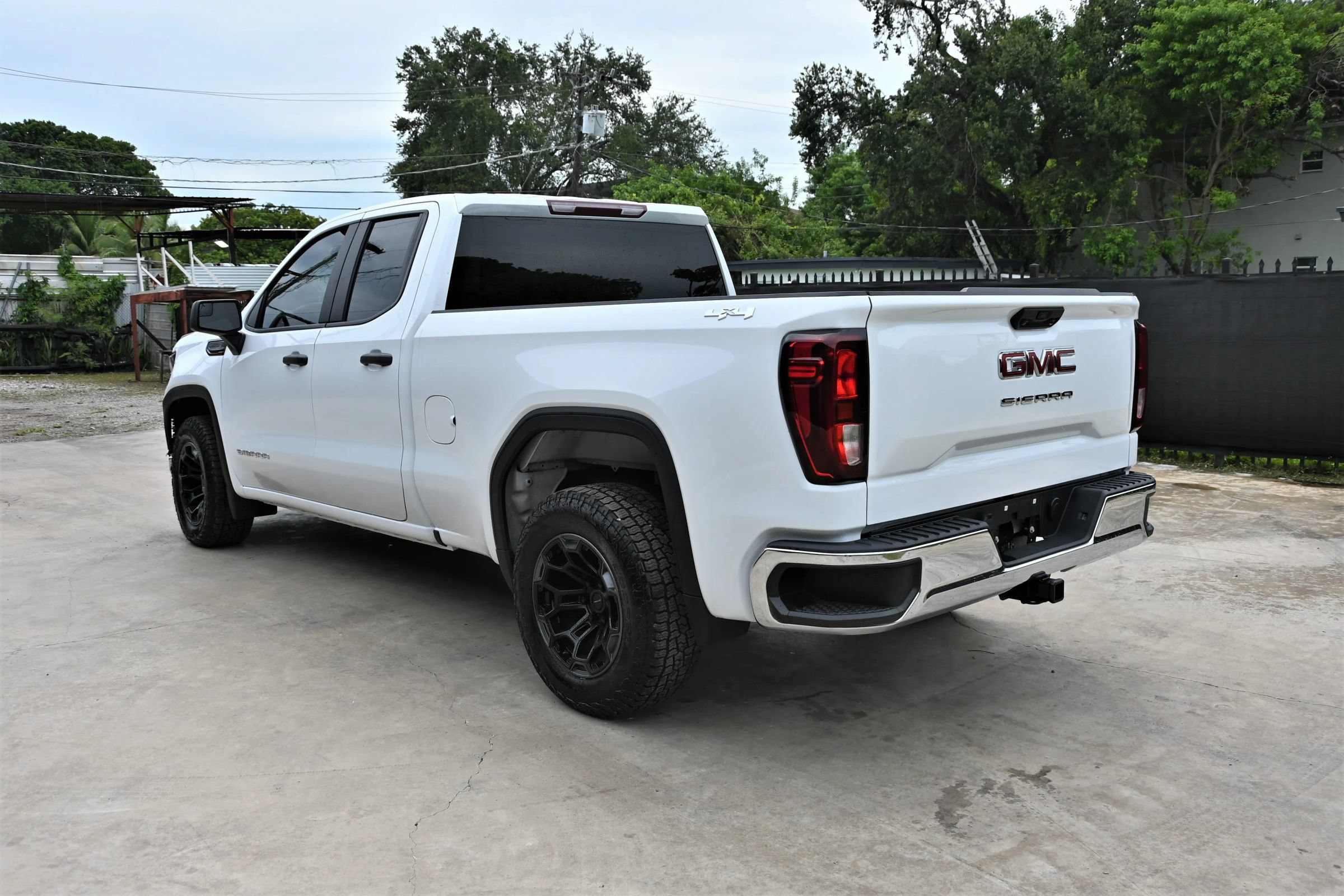 Used 2024 GMC Sierra 1500 Pro w/ Pro Value Package AWD/4WD image 3