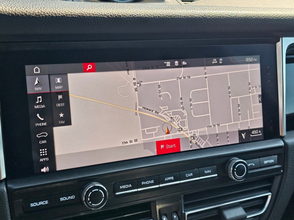 Used 2021 Porsche Macan w/ Premium Package image 10