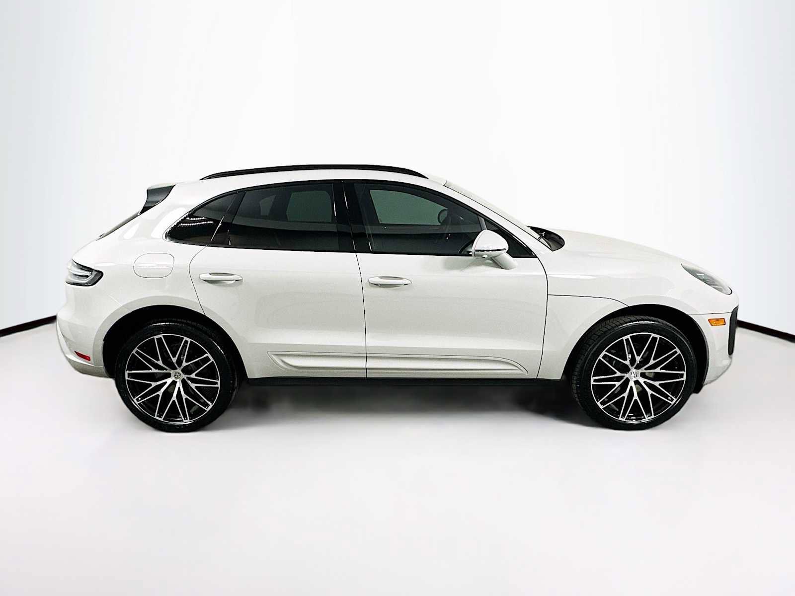 New 2025 Porsche Macan image 8