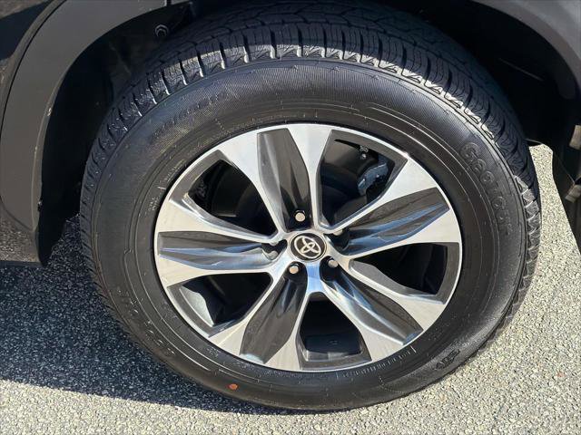 Certified 2025 Toyota Highlander XLE FWD image 30