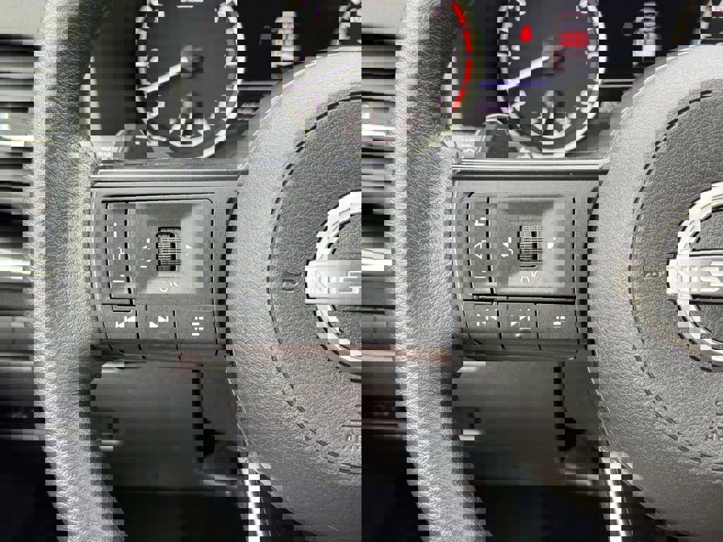 Used 2024 Nissan Rogue SV image 28